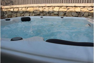 Italy Chata Riva del Garda, Exterior